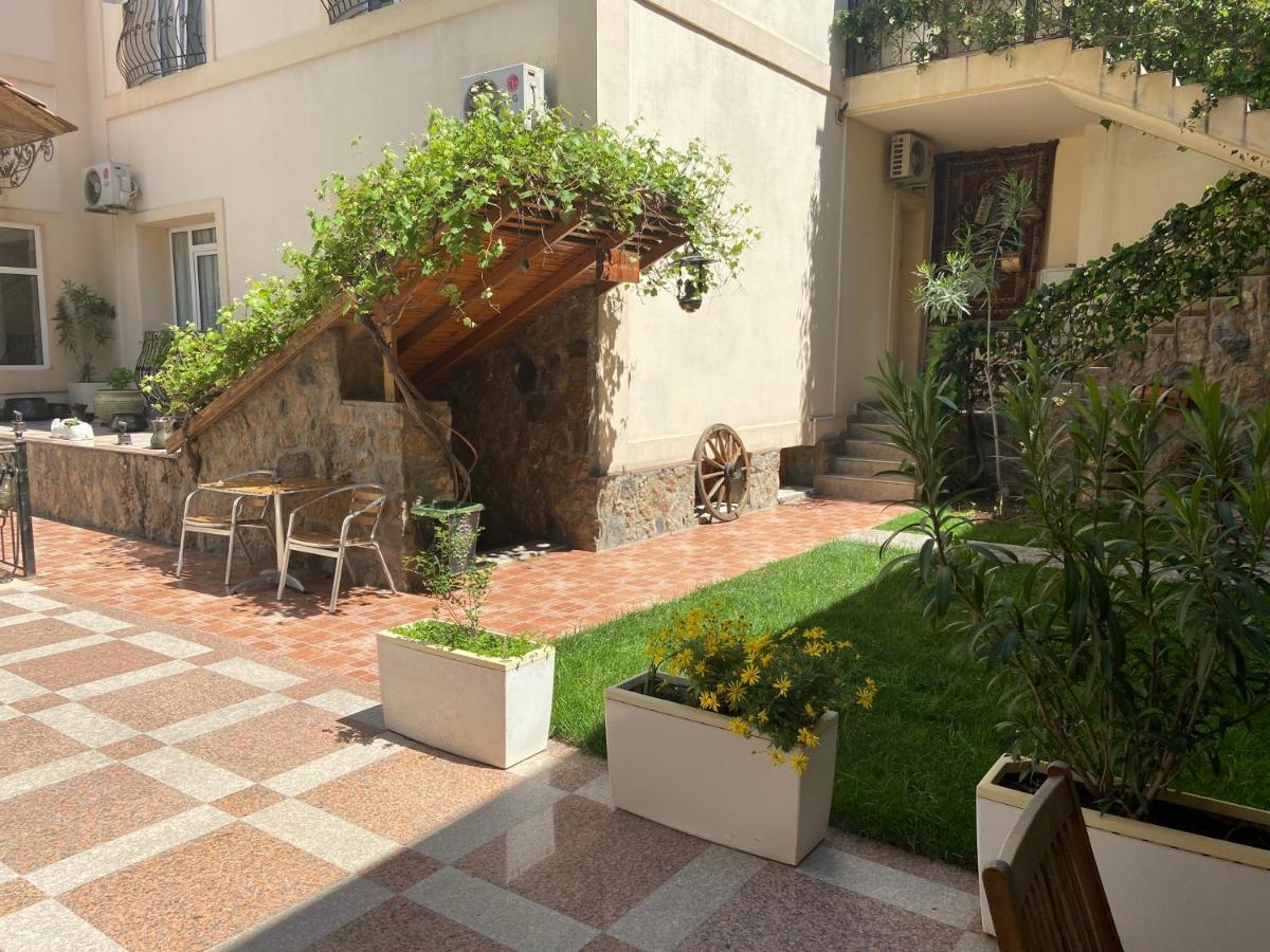East Legend Hotel Baku Bagian luar foto