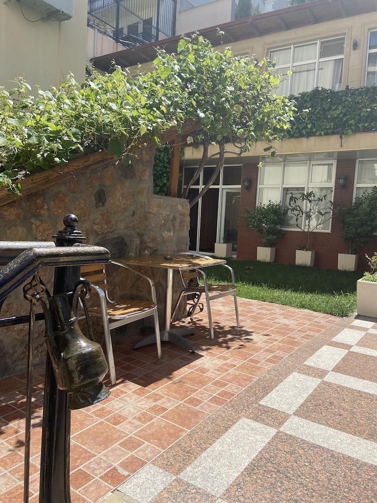 East Legend Hotel Baku Bagian luar foto