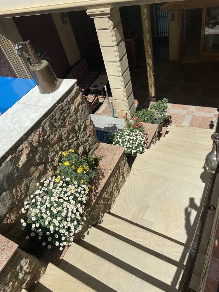 East Legend Hotel Baku Bagian luar foto