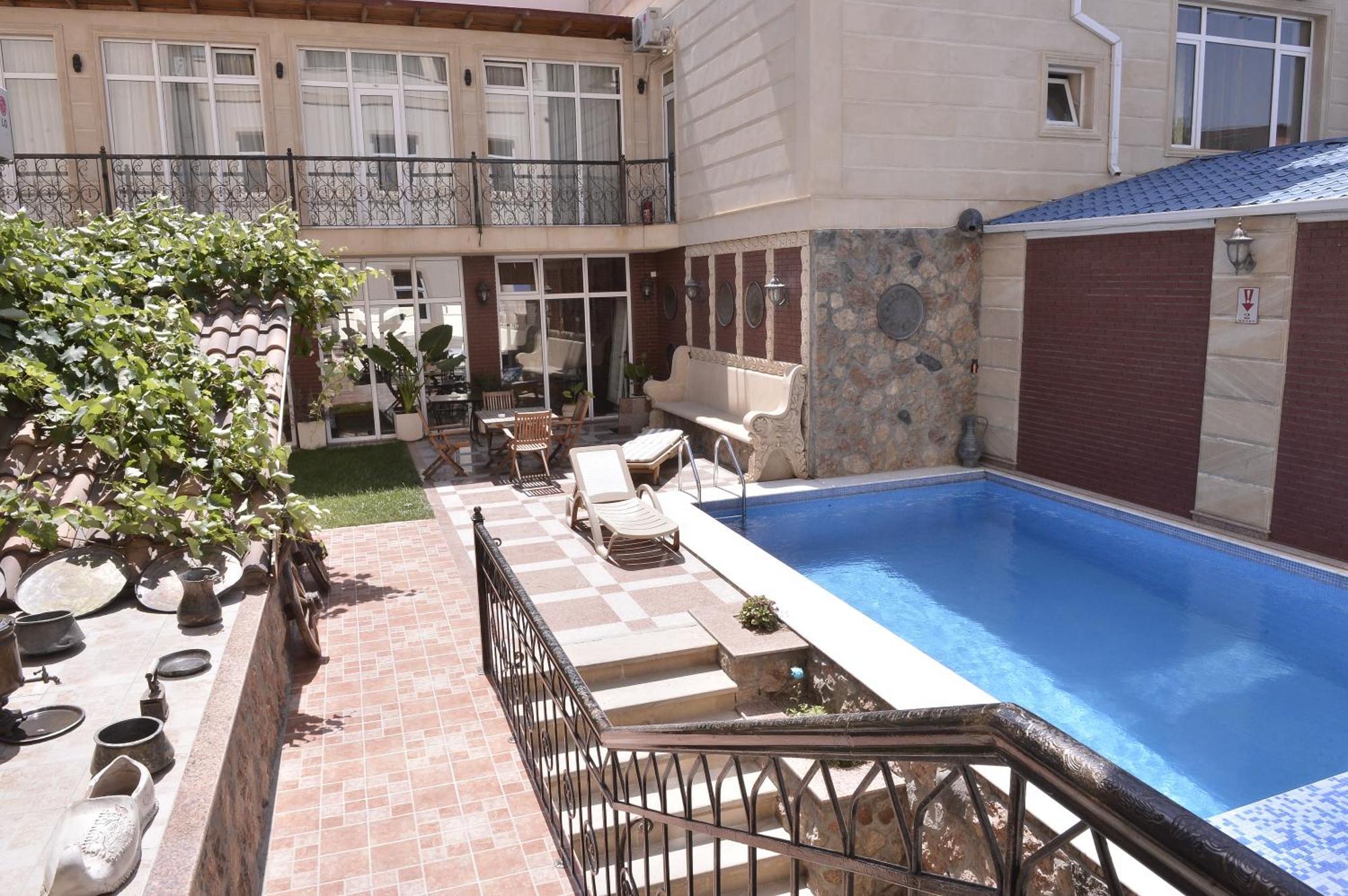 East Legend Hotel Baku Bagian luar foto