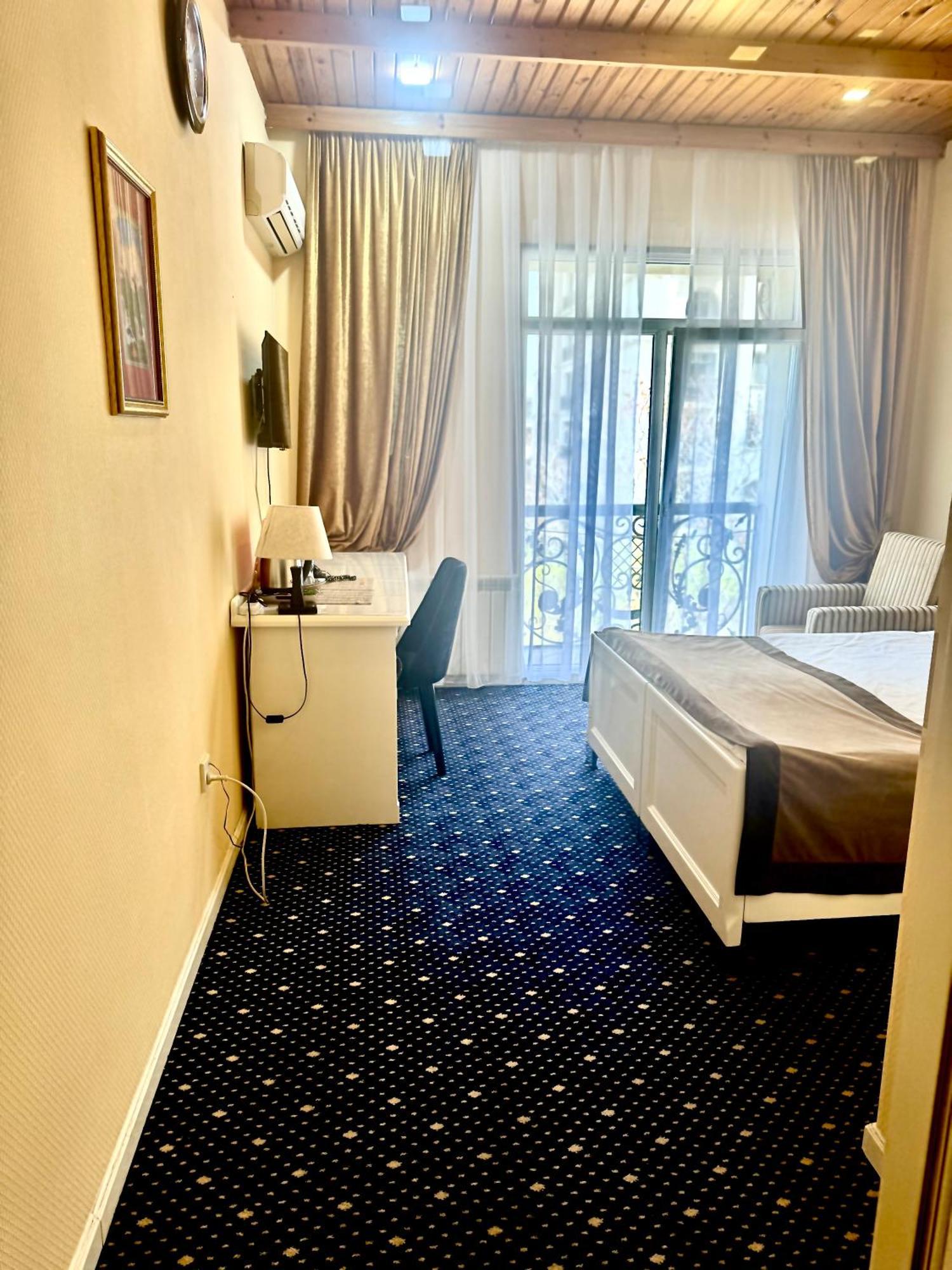East Legend Hotel Baku Bagian luar foto