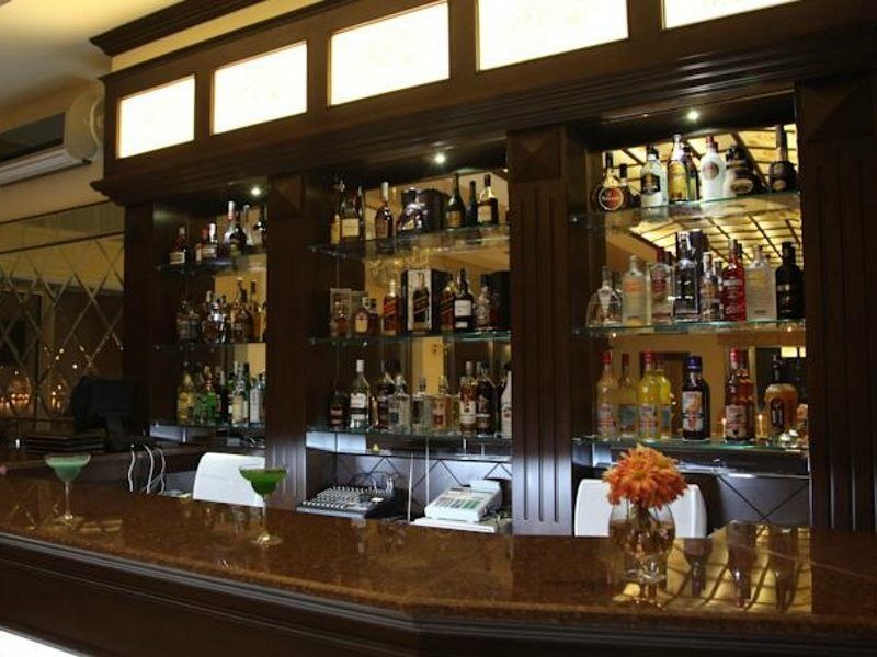 East Legend Hotel Baku Bagian luar foto